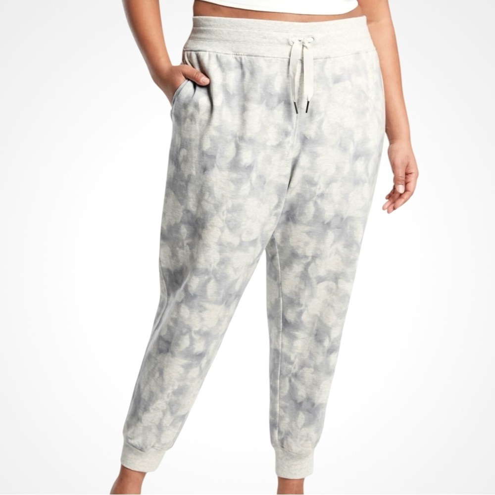 EUC Athleta Balance Printed Joggers Serene Light Grey Heather Size 1X